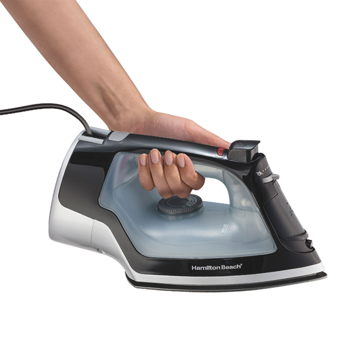 HAMILTON BEACH ULTRA - RETRACTABLE -- AUTO SHUT OFF // NON STICK (2)